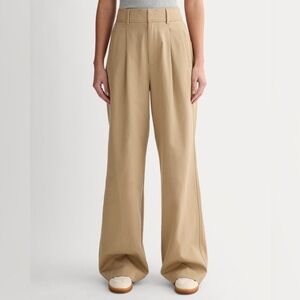 Everlane - Tan/beige Pleated Trousers